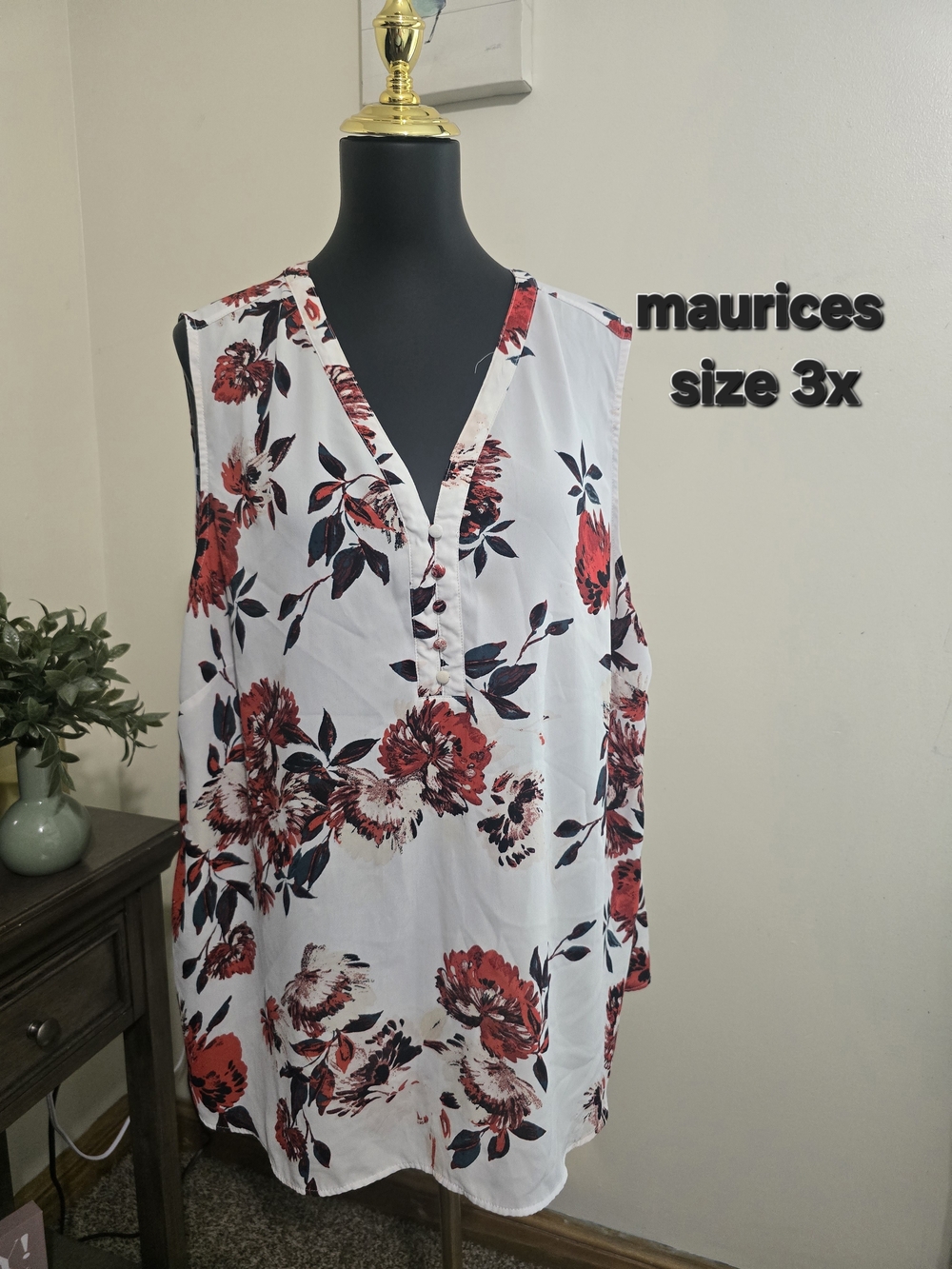 Maurices White Floral Sleeveless V-Neck Blouse